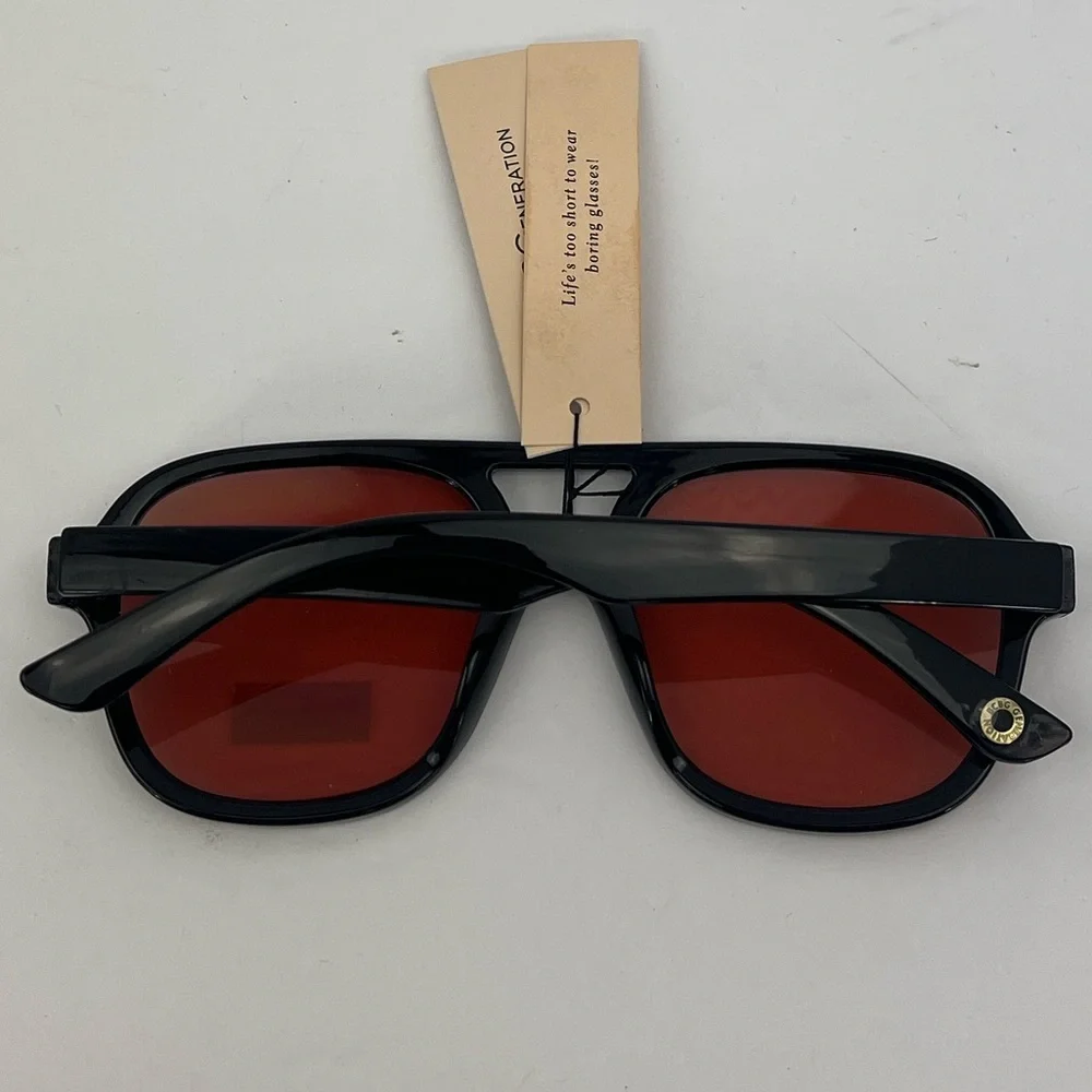 BCBGeneration, BCBG AVIATOR SUNGLASSES WITH WHIRLPOOL BLACK PLASTIC FRAME